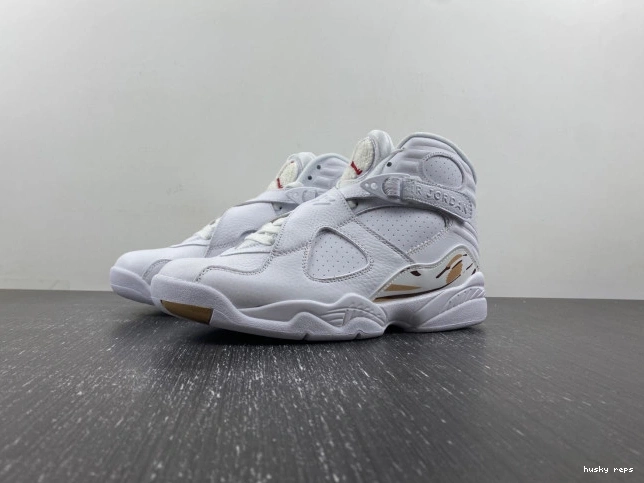Husky AA1239-135 Retro OVO White Jordan 8 0812
